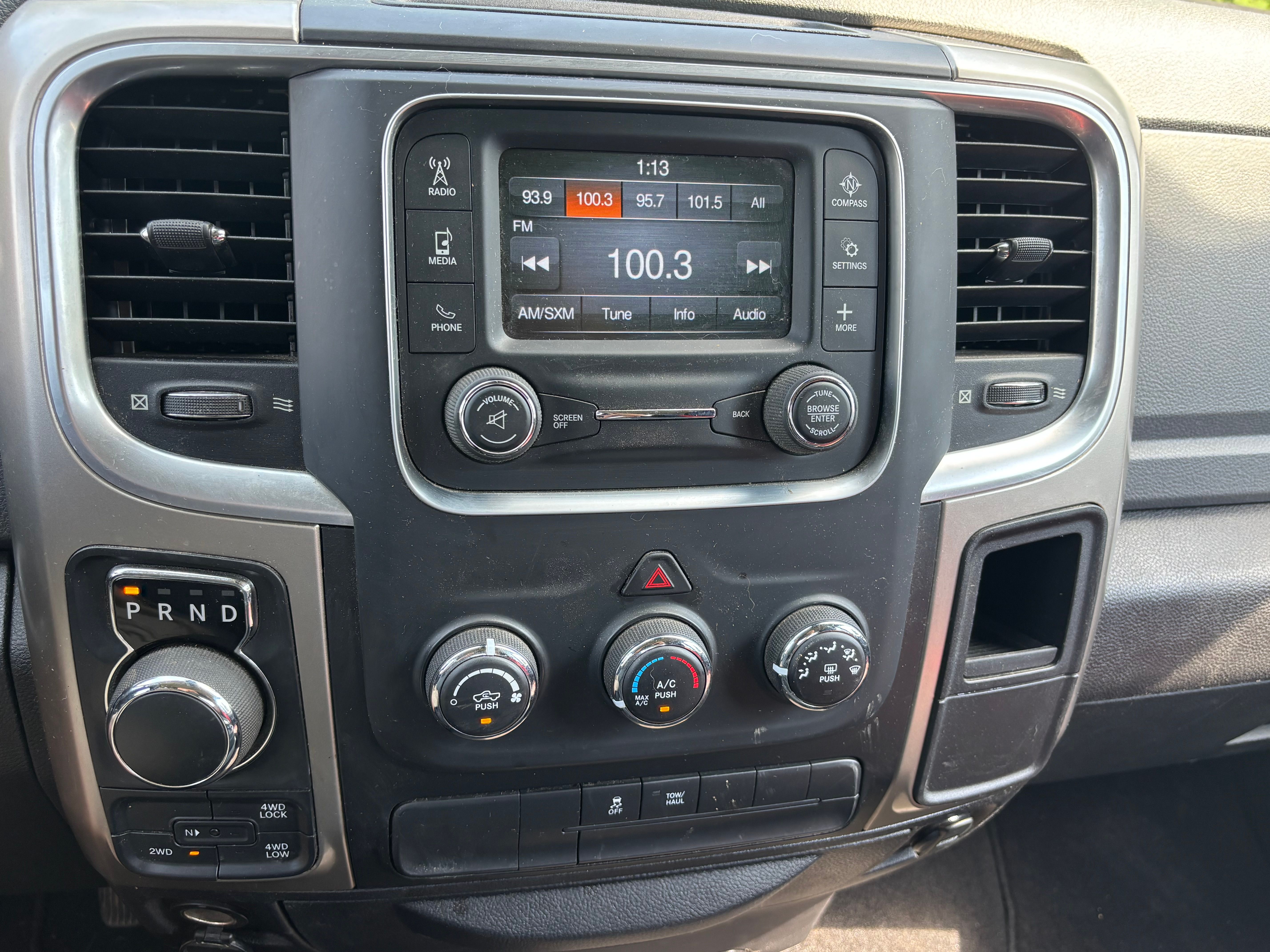 Used 2015 RAM 1500 Classic SLT AWD/4WD image 10