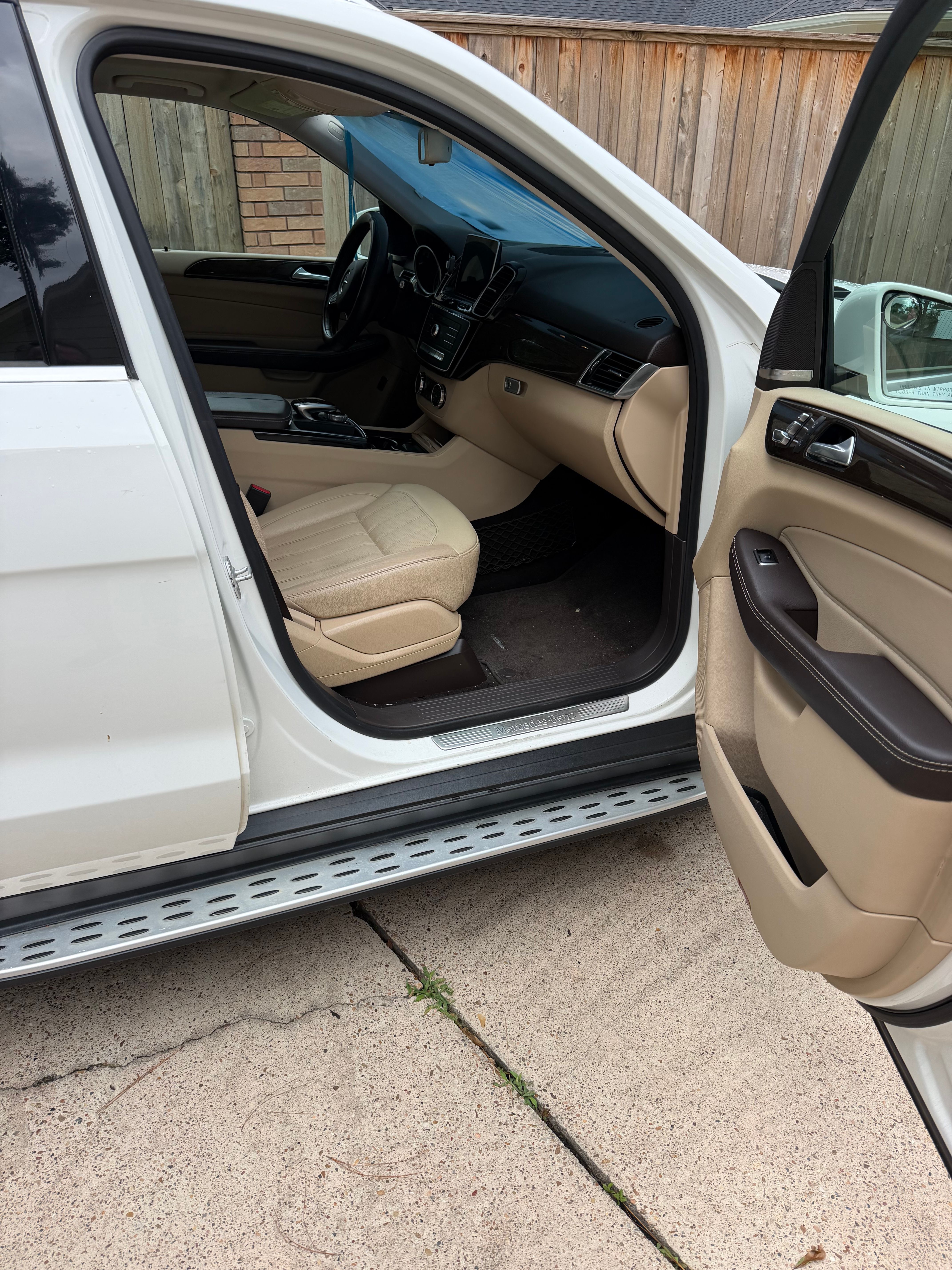 Used 2016 Mercedes-Benz GLE 300d 4MATIC image 2