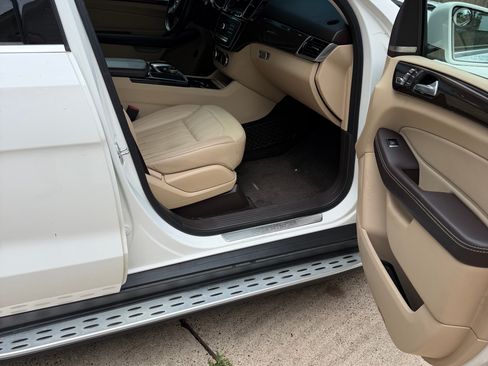 Used 2016 Mercedes-Benz GLE 300d 4MATIC image 2