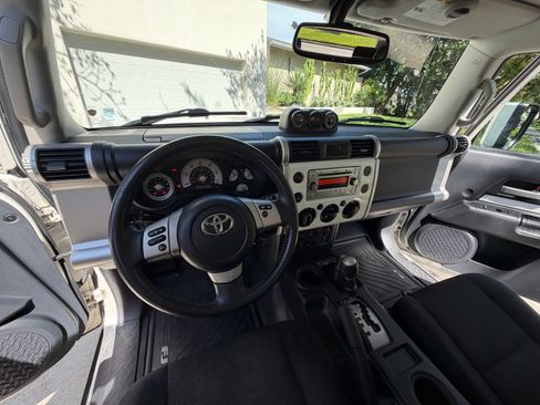 Used 2014 Toyota FJ Cruiser 4WD w/ Upgrade Package image 9