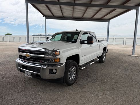 Used 2019 Chevrolet Silverado 2500 LT w/ LT Convenience Package AWD/4WD image 2