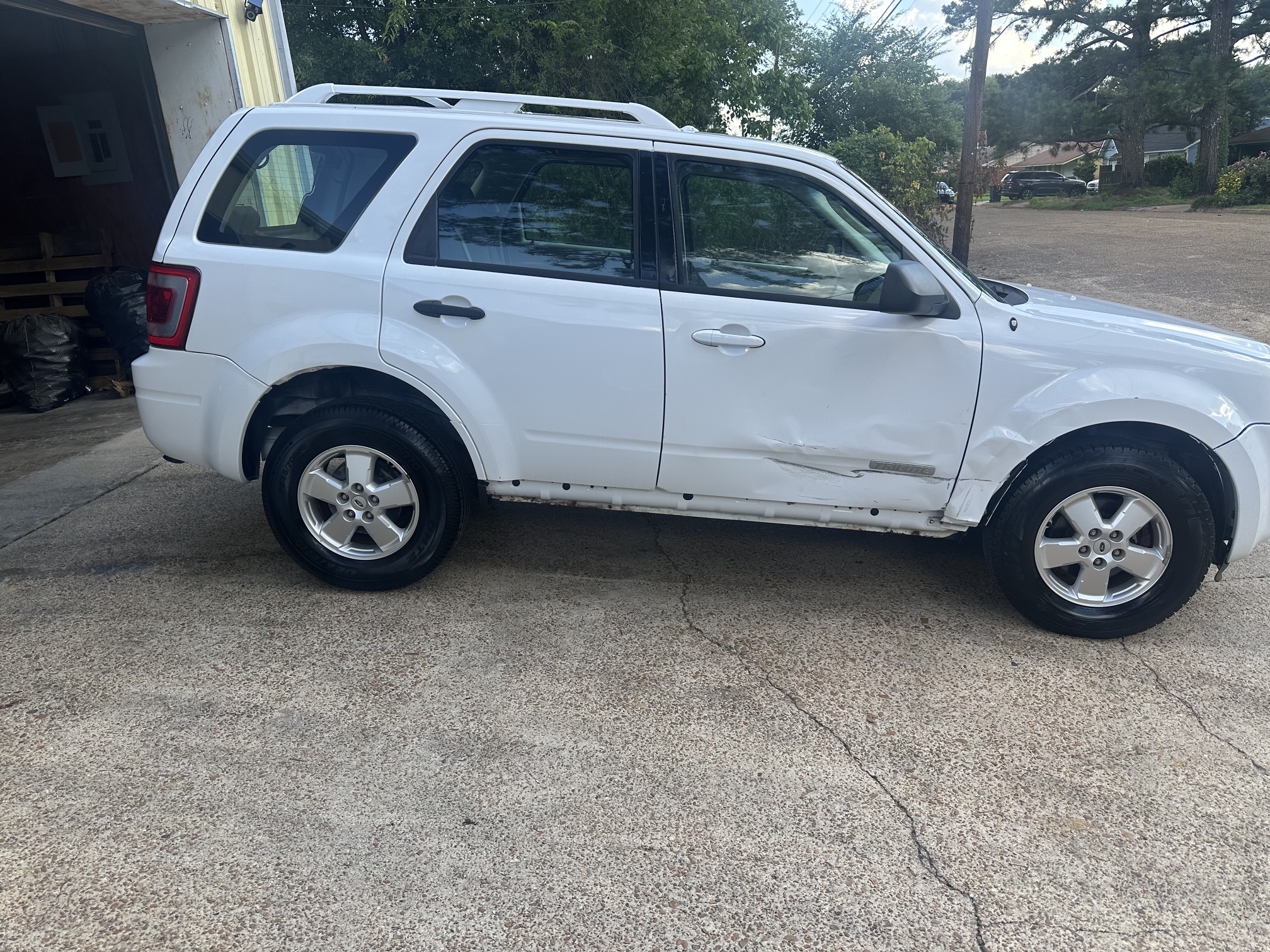 Used 2011 Ford Escape XLS w/ 102A Rapid Spec Order Code FWD image 6