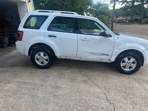 Used 2011 Ford Escape XLS w/ 102A Rapid Spec Order Code FWD image 6