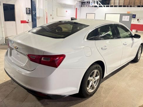 Used 2018 Chevrolet Malibu LS image 2