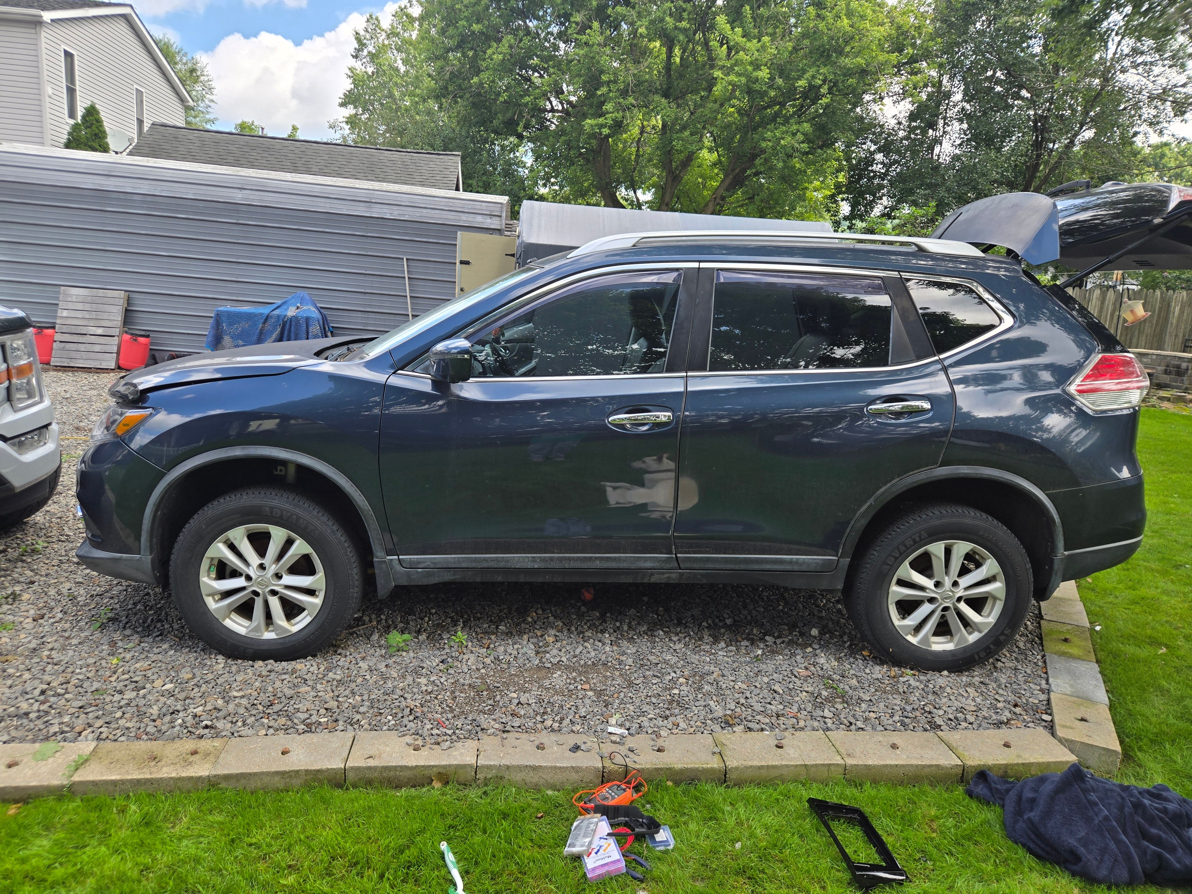 Used 2016 Nissan Rogue SV w/ SV Premium Package AWD/4WD image 8