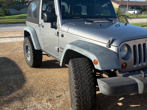 Used 2013 Jeep Wrangler Sport AWD/4WD image 4