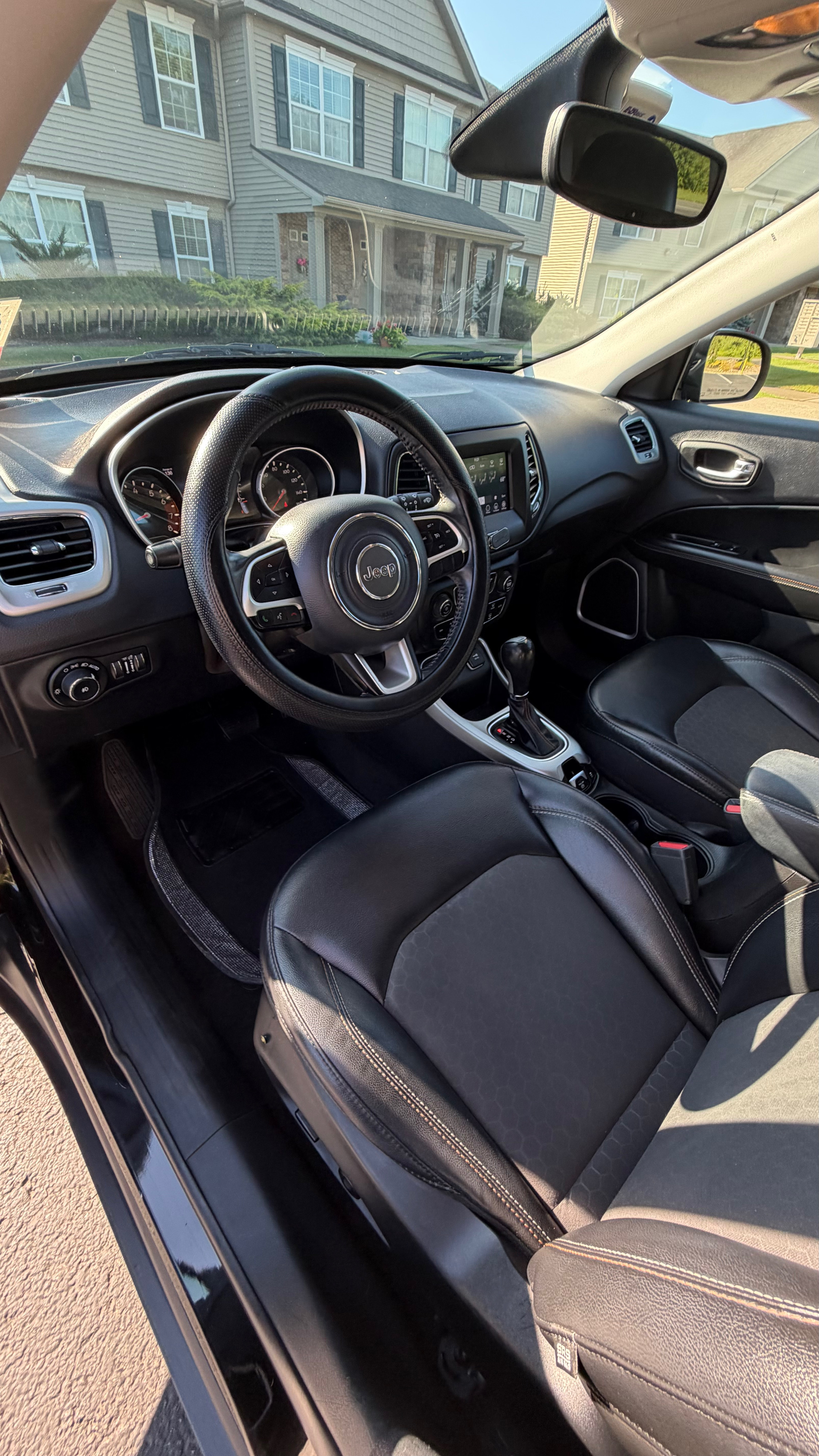 Used 2019 Jeep Compass Latitude w/ Popular Equipment Group FWD image 8