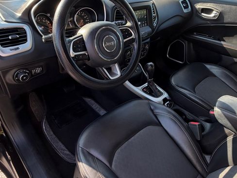 Used 2019 Jeep Compass Latitude w/ Popular Equipment Group FWD image 8