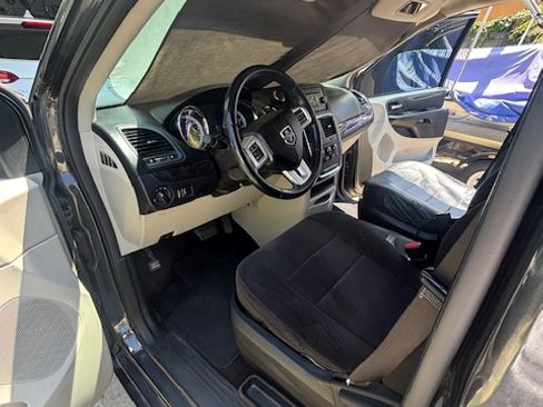 Used 2012 Dodge Grand Caravan SE FWD image 10
