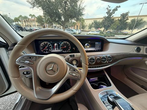 Used 2018 Mercedes-Benz S 560 Sedan image 11
