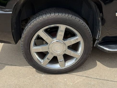 Used 2007 Cadillac Escalade AWD w/ Information Package image 6