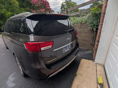Used 2015 Kia Sedona SX Limited w/ SXL Technology Package FWD image 4