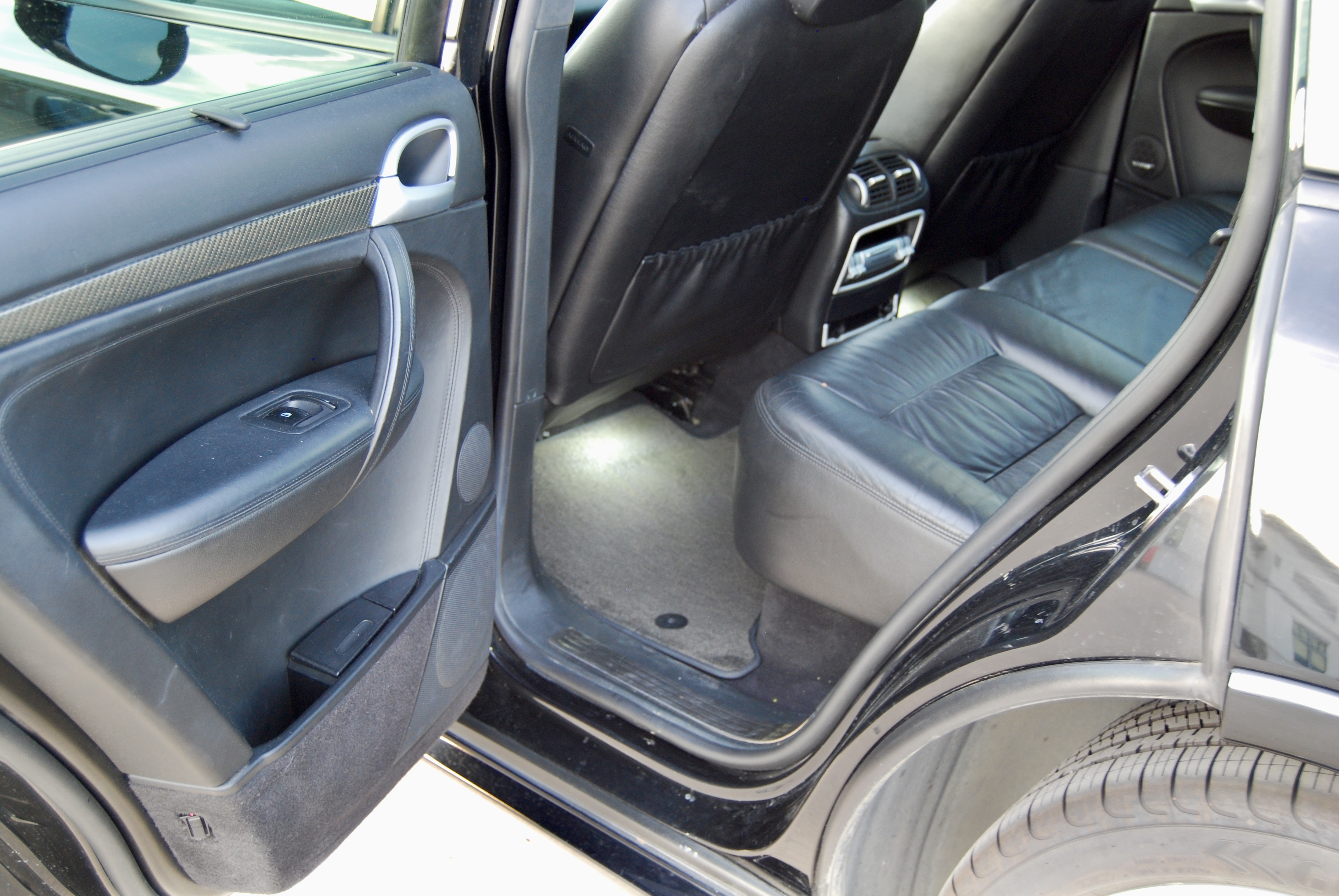 Used 2009 Porsche Cayenne Turbo S AWD/4WD image 8