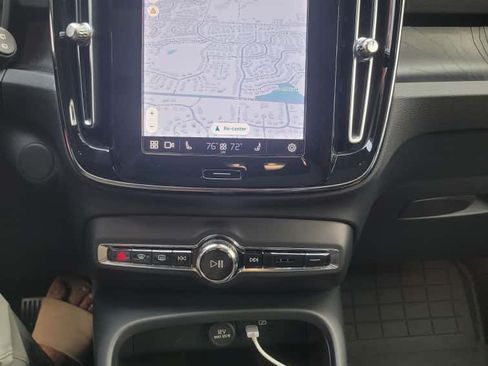 Used 2023 Volvo XC40 Recharge Plus image 5