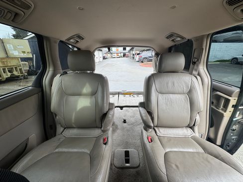 Used 2004 Toyota Sienna XLE Limited image 12