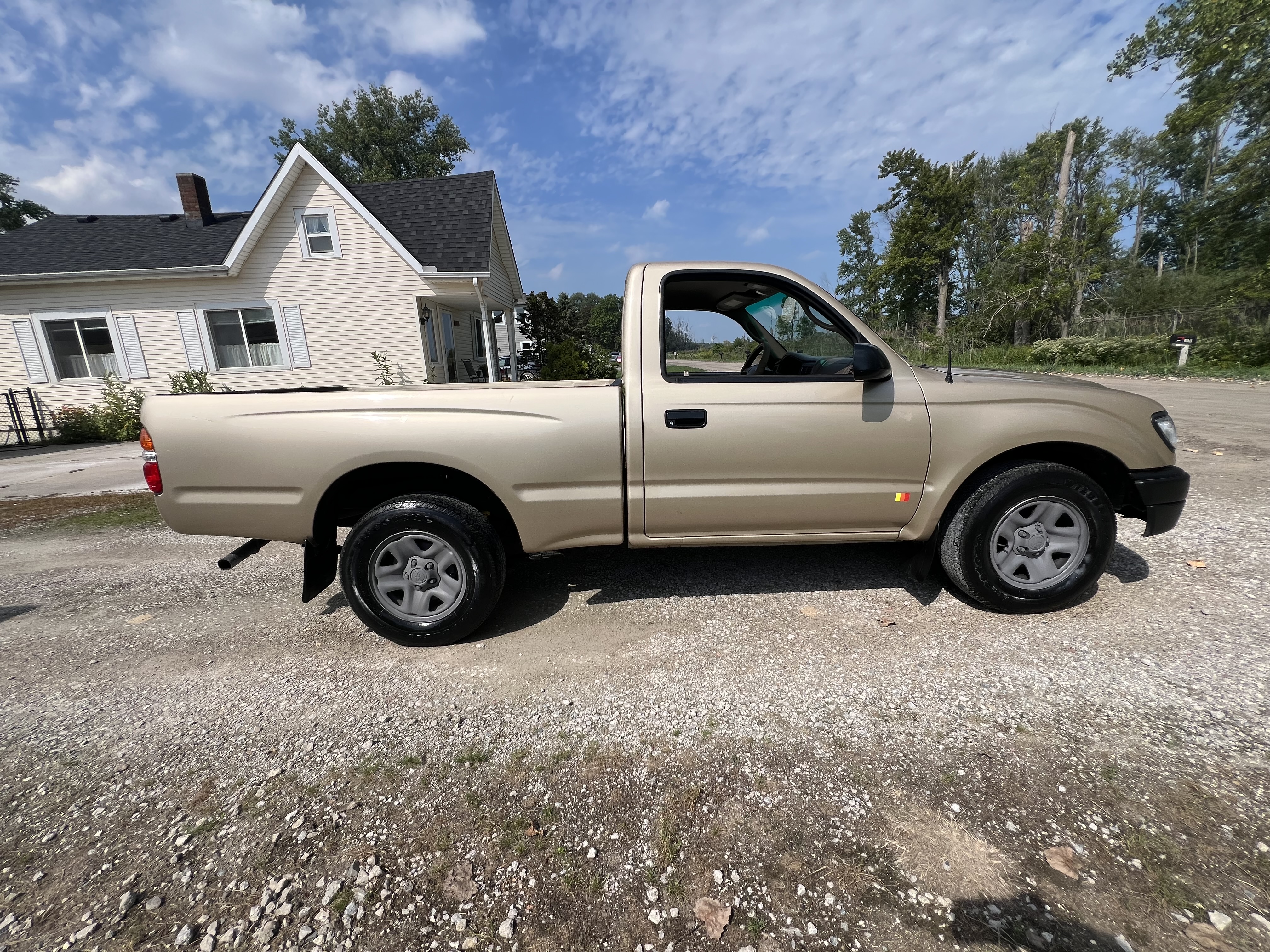 Used 2002 Toyota Tacoma 2WD Regular Cab w/ Enhancement Pkg image 1