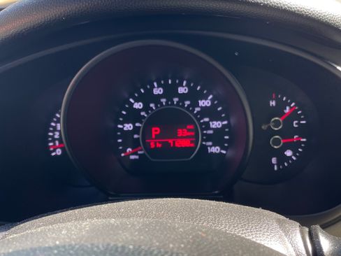 Used 2017 Kia Soul + image 6