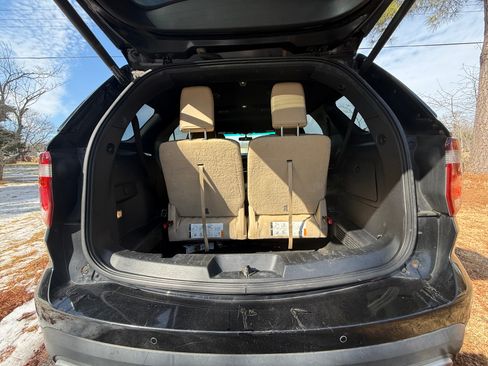 Used 2016 Ford Explorer XLT w/ Equipment Group 202A image 12