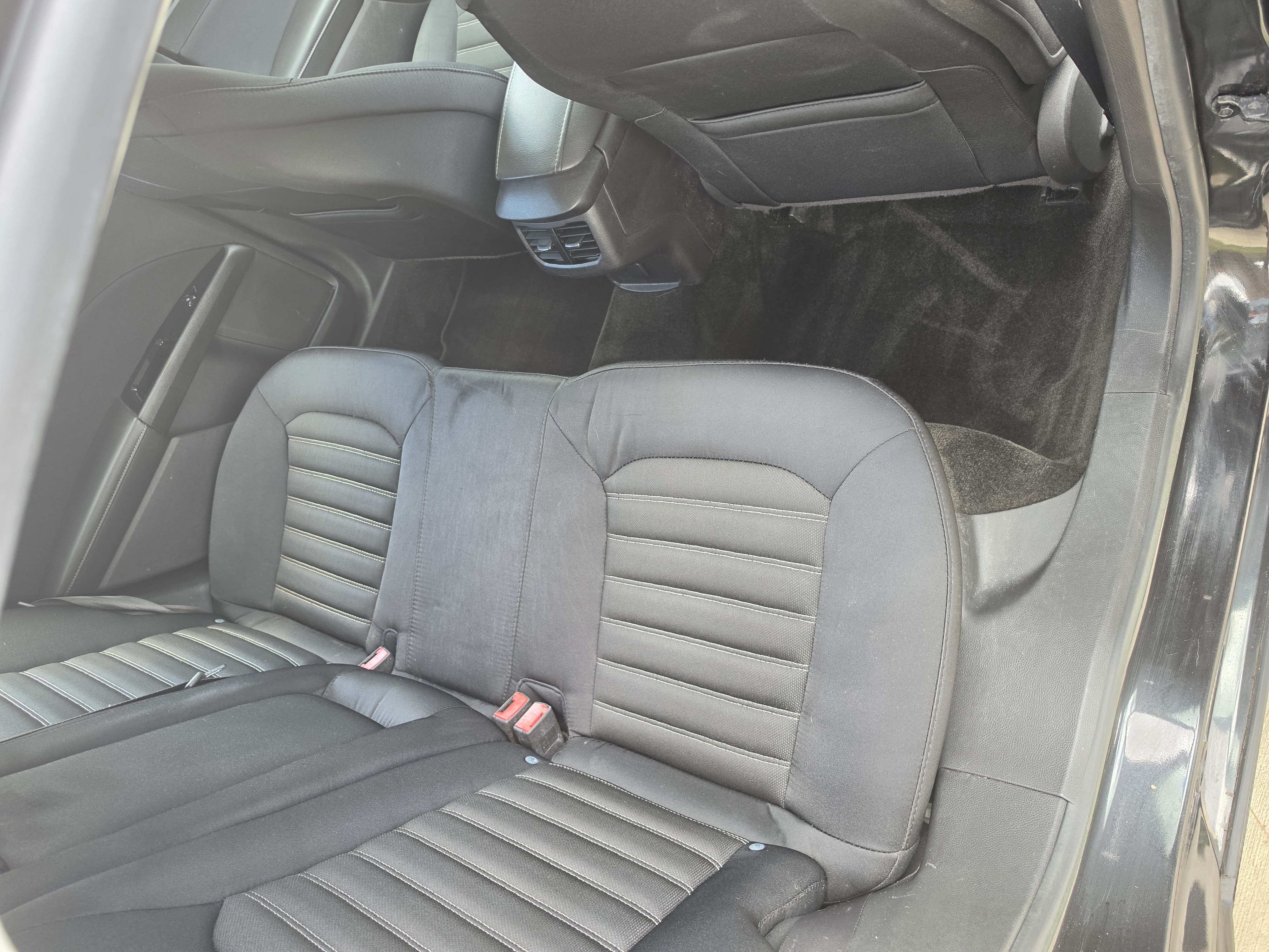 Used 2015 Ford Fusion SE FWD image 10