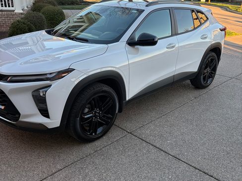 Used 2024 Chevrolet Trax ACTIV w/ Sunroof Package image 1