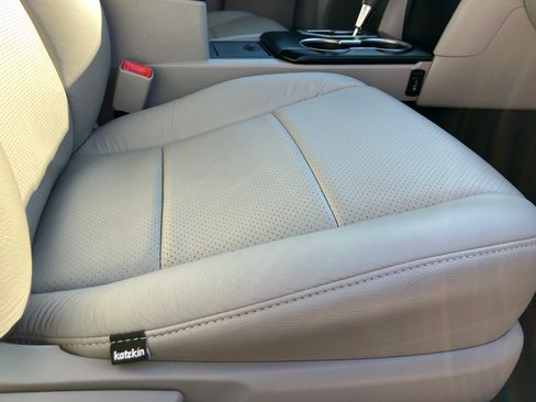 Used 2014 Toyota Camry LE image 27