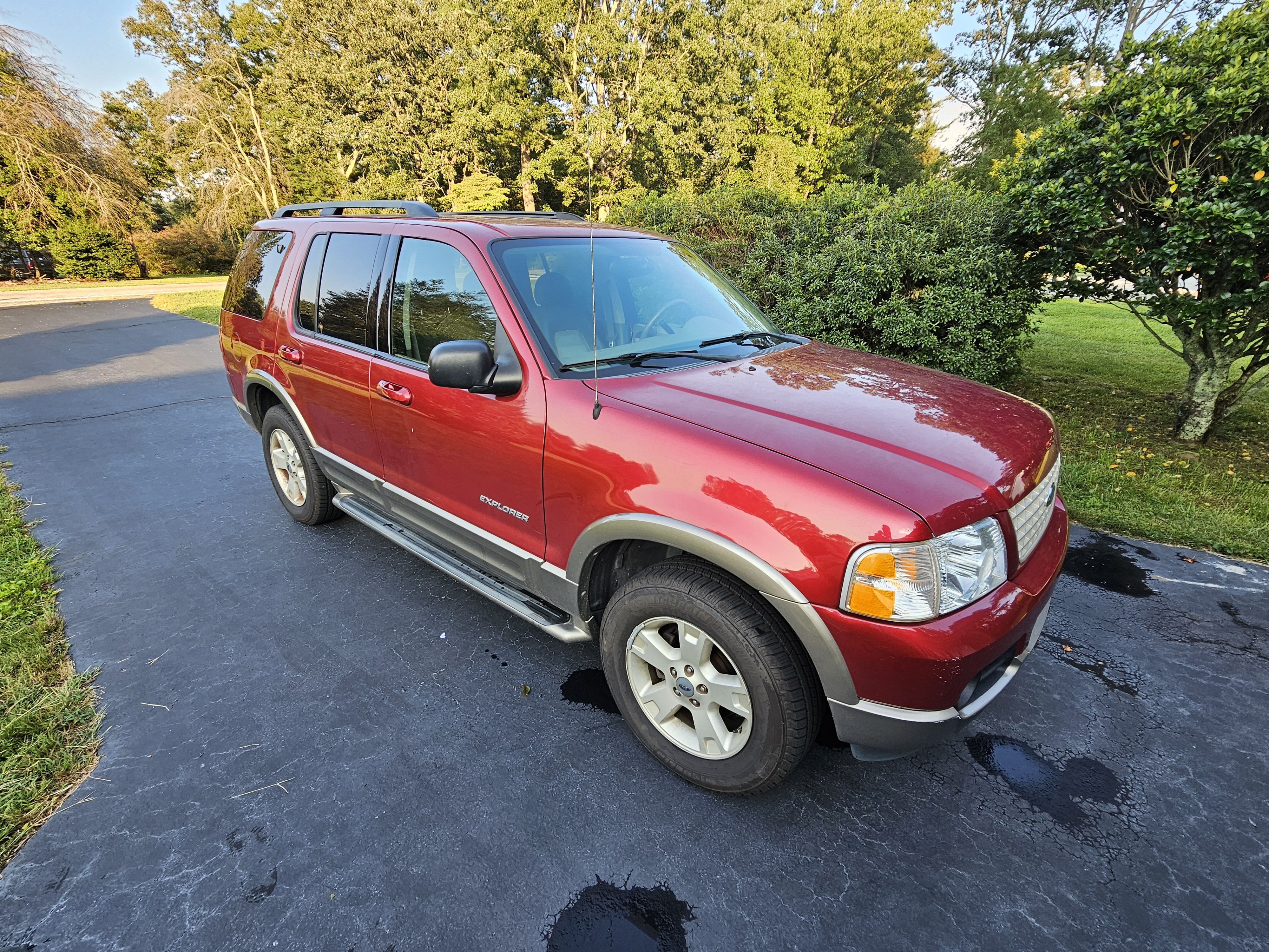 Used 2004 Ford Explorer Eddie Bauer RWD image 1