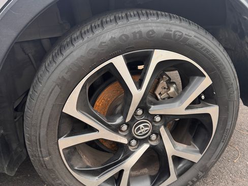 Used 2019 Toyota C-HR XLE image 10