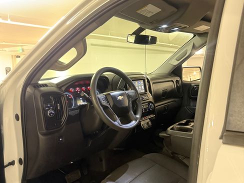 Used 2020 Chevrolet Silverado 1500 Custom w/ Custom Value Package RWD image 14