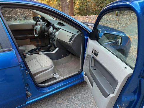 Used 2010 Ford Focus SE image 23