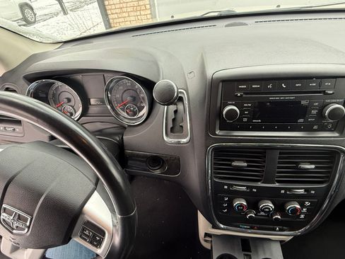 Used 2013 Dodge Grand Caravan SE image 25