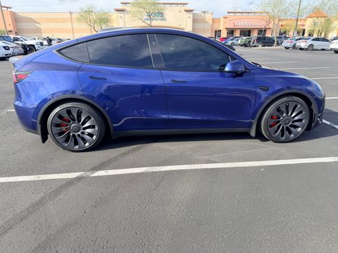Used 2025 Tesla Model Y Performance image 11