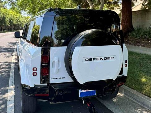 Used 2024 Land Rover Defender 110 X-Dynamic SE image 18