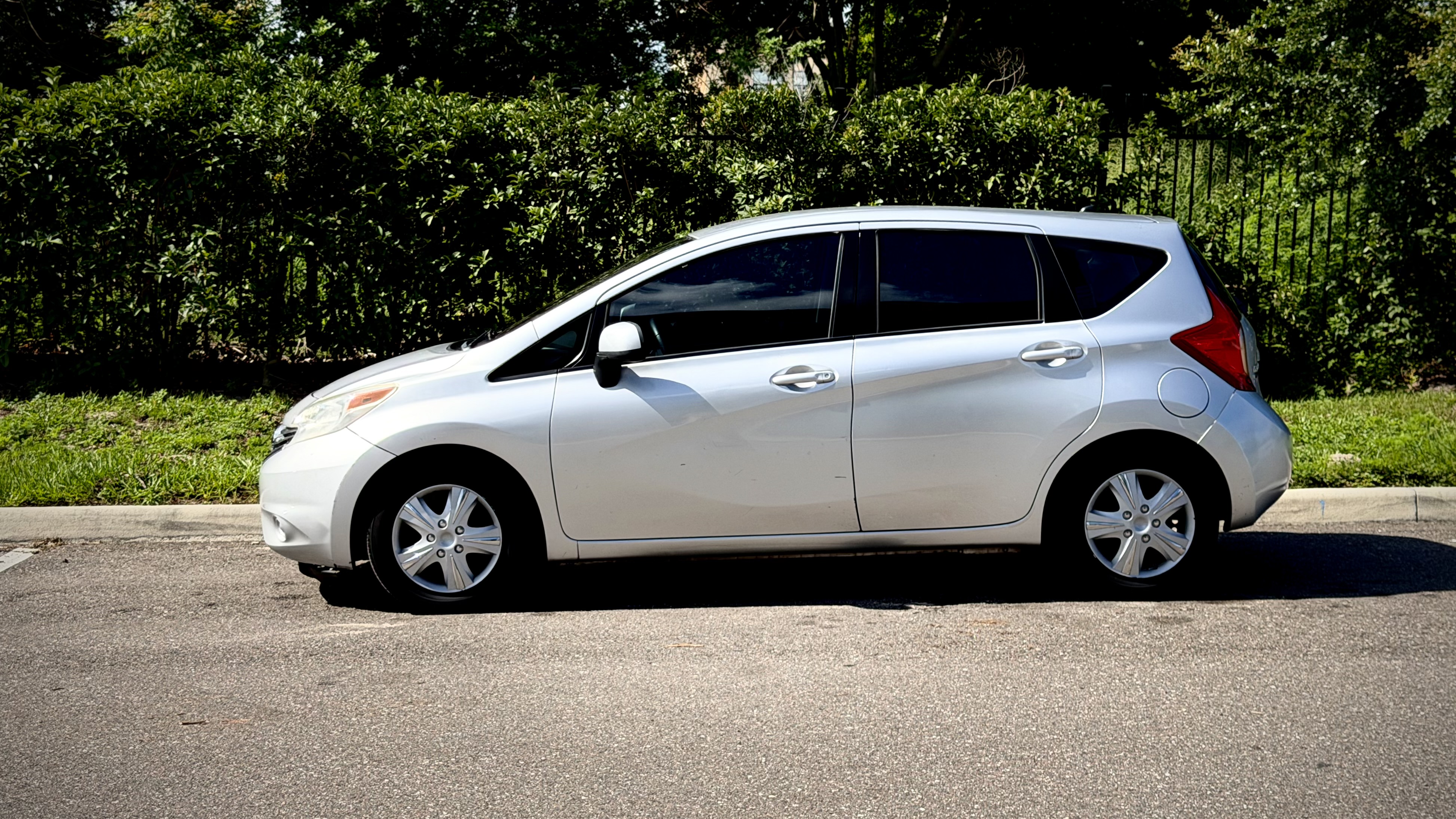 Used 2014 Nissan Versa Note SV FWD image 4