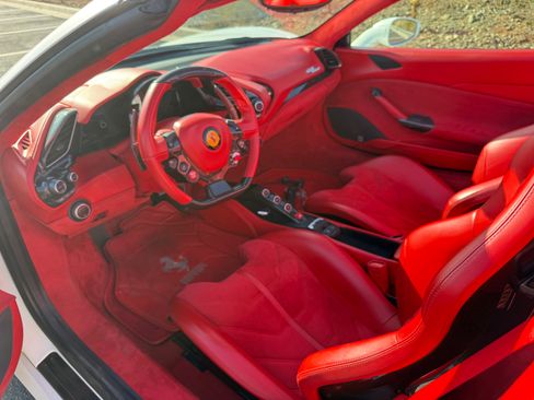 Used 2017 Ferrari 488 Spider RWD image 11