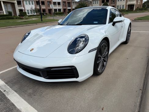Used 2024 Porsche 911 Carrera image 4