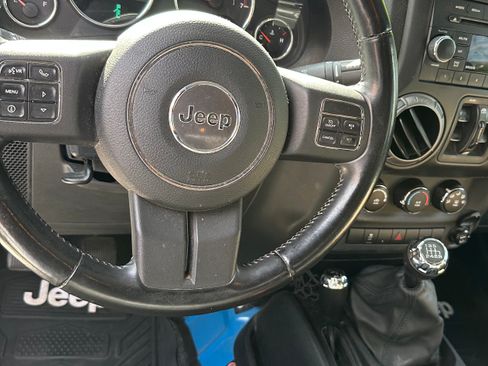 Used 2012 Jeep Wrangler Unlimited Sport AWD/4WD image 9