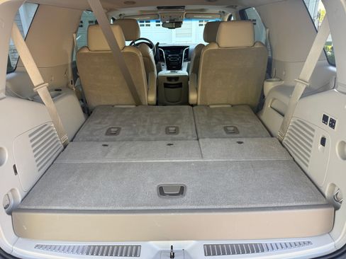 Used 2015 Cadillac Escalade Luxury AWD/4WD image 8