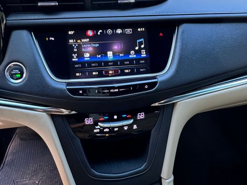 Used 2017 Cadillac XT5 Sport Utility 4D w/ LPO, Wheel Lock Package image 10