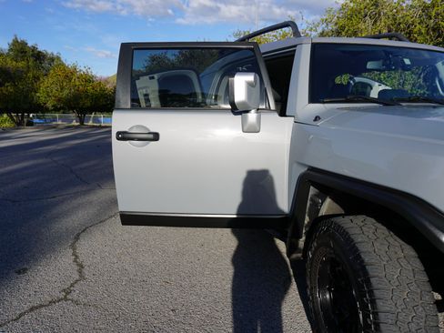 Used 2014 Toyota FJ Cruiser 4WD w/ Convenience Package image 10