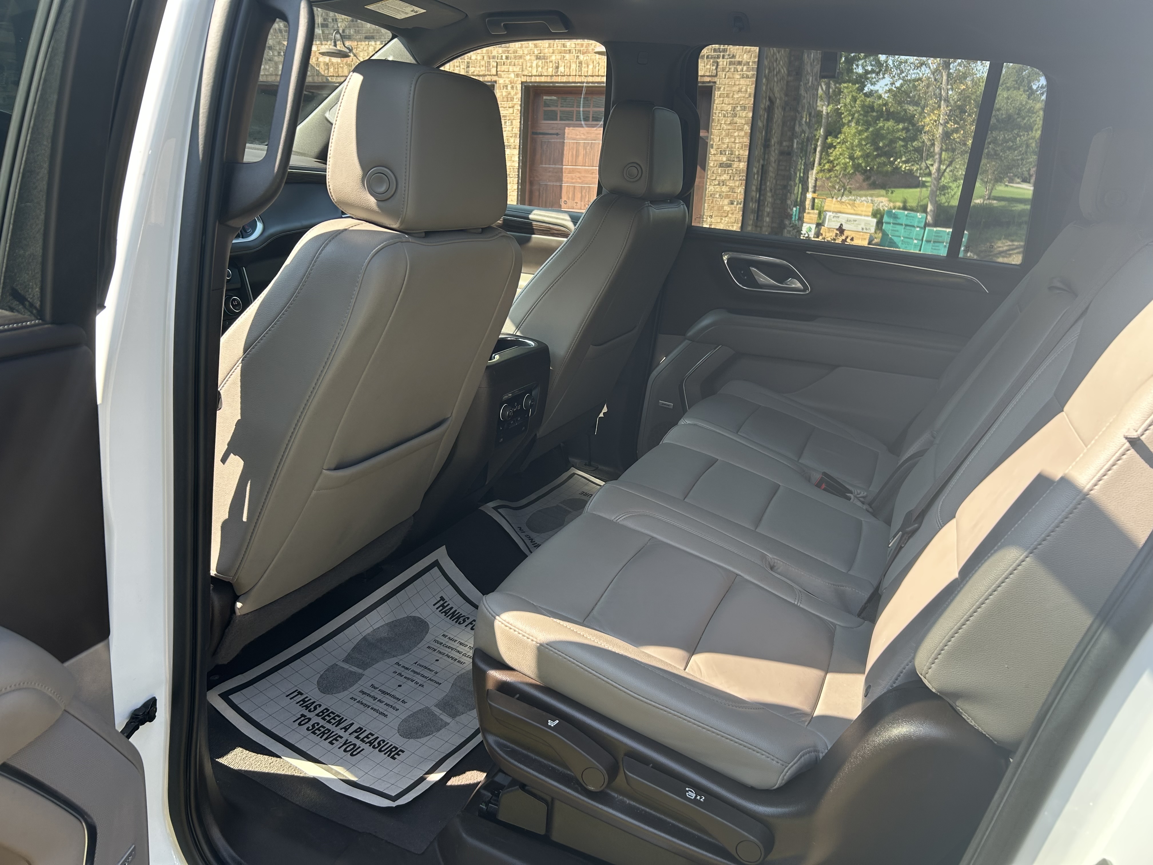 Used 2022 Chevrolet Suburban Z71 w/ Luxury Package AWD/4WD image 15