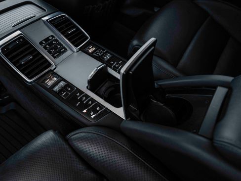 Used 2014 Porsche Panamera Turbo Executive image 18