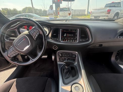 Used 2017 Dodge Challenger R/T Scat Pack RWD image 9