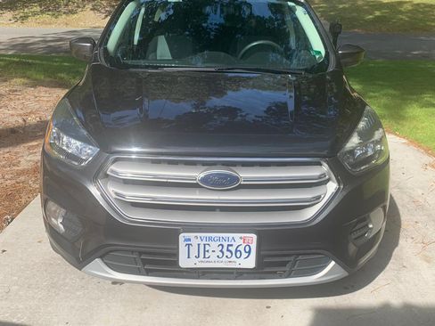 Used 2018 Ford Escape SE image 2