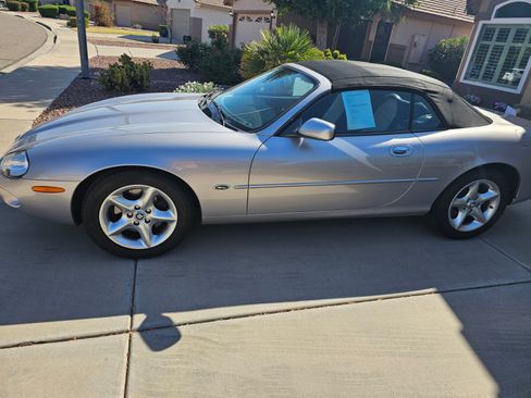 Used 2000 Jaguar XK8 Convertible image 1