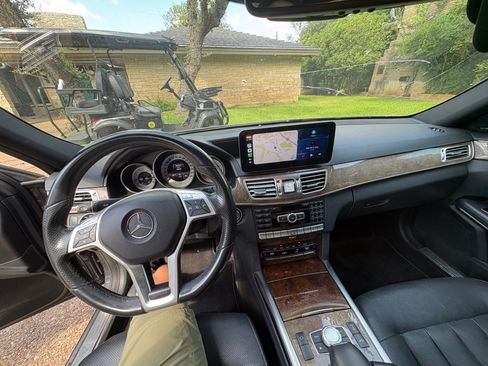 Used 2014 Mercedes-Benz E 550 4MATIC Sedan image 5