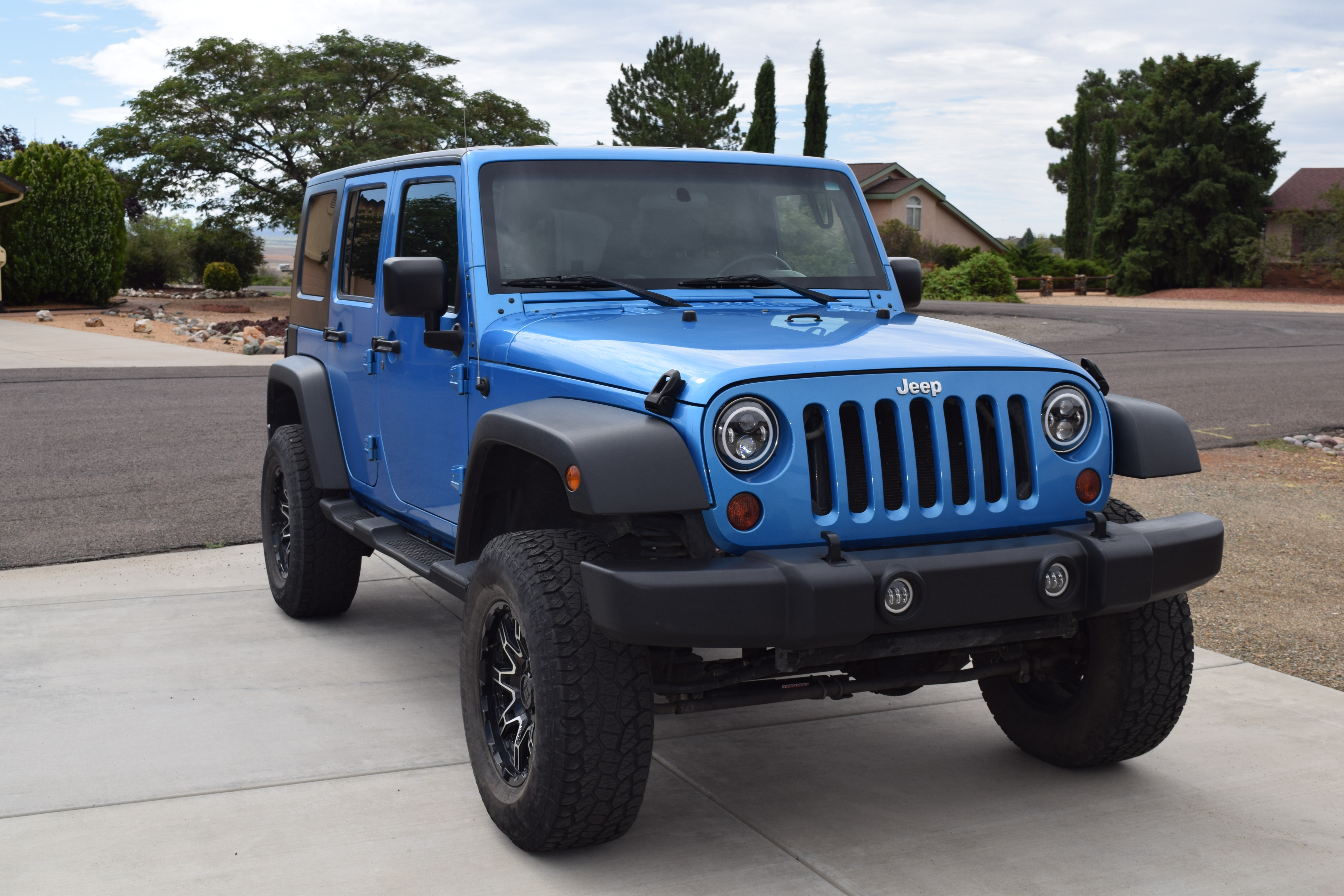 Used 2010 Jeep Wrangler Unlimited Sport AWD/4WD image 2