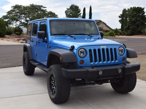 Used 2010 Jeep Wrangler Unlimited Sport AWD/4WD image 2
