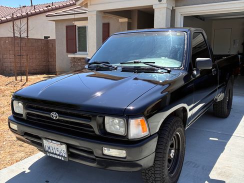 Used 1992 Toyota Pickup 2WD Regular Cab image 6
