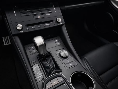 Used 2016 Lexus RC 200t image 10