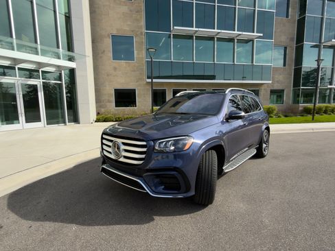 Used 2024 Mercedes-Benz GLS 450 4MATIC image 1